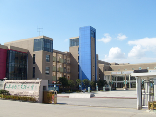 苏州市吴中区越溪实验小学校门