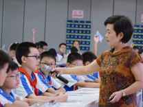 葛芳老师来溪小“开讲”啦